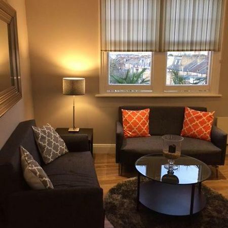 Stunning 2 Bed Flat Shepherds Bush Appartement Londen Buitenkant foto